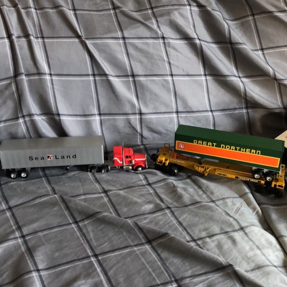 Lionel- tofc- with three (3) intermodal trailers - Picture 5 of 6